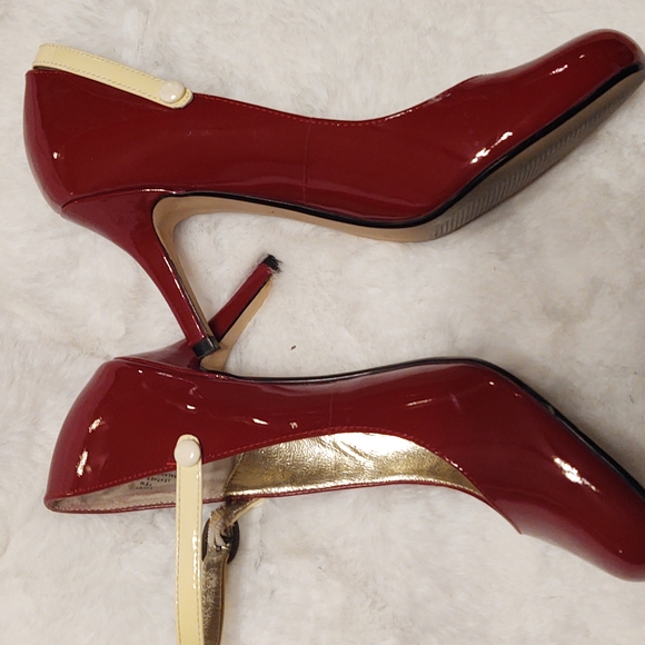 Steve Madden heels. Beautiful deep red patten leather with beige straps. - Picture 3 of 11